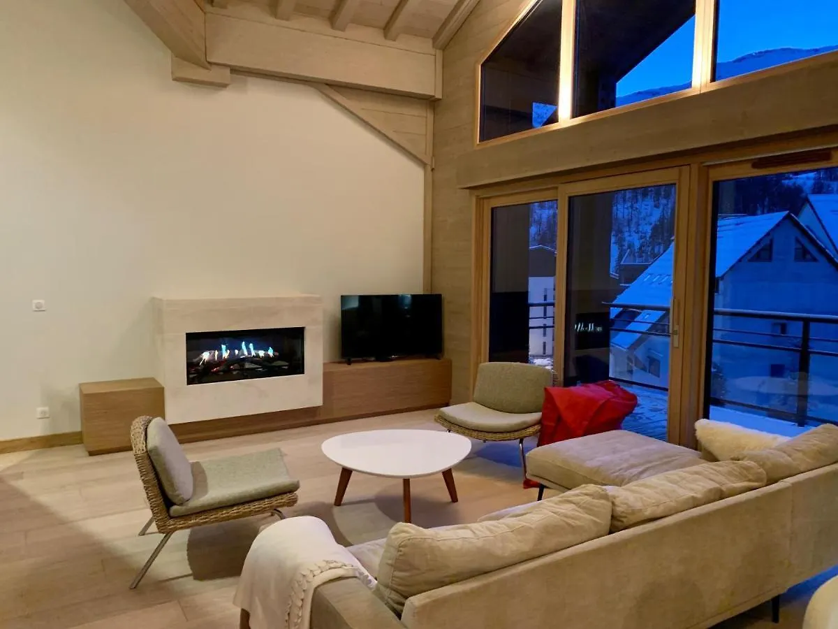 Le Chalet Sous-Toiture Nanshan : Spacieux, Lumineux Et Idealement Situe A Auron Apartment