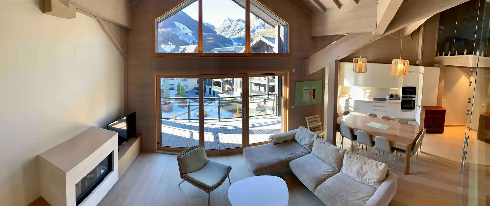 Le Chalet Sous-Toiture Nanshan : Spacieux, Lumineux Et Idealement Situe A Auron