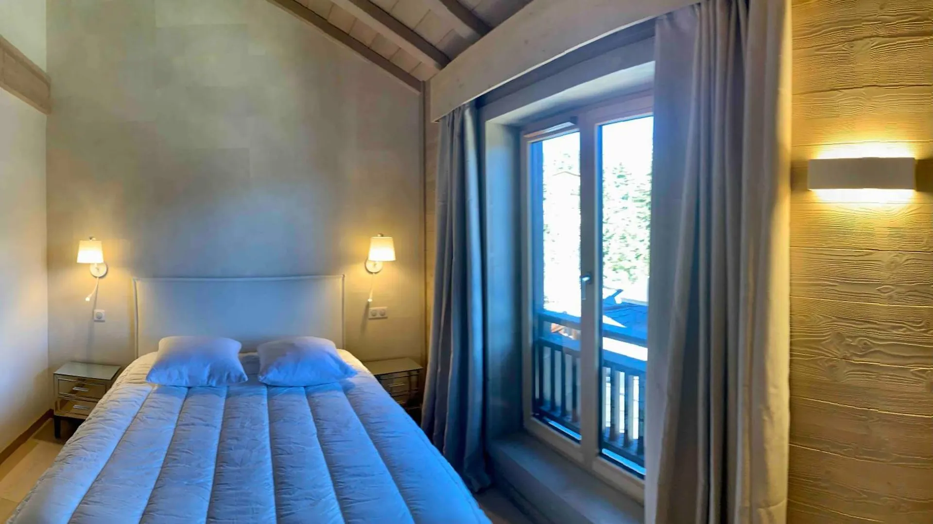 Apartment Le Chalet Sous-Toiture Nanshan : Spacieux, Lumineux Et Idealement Situe A Auron