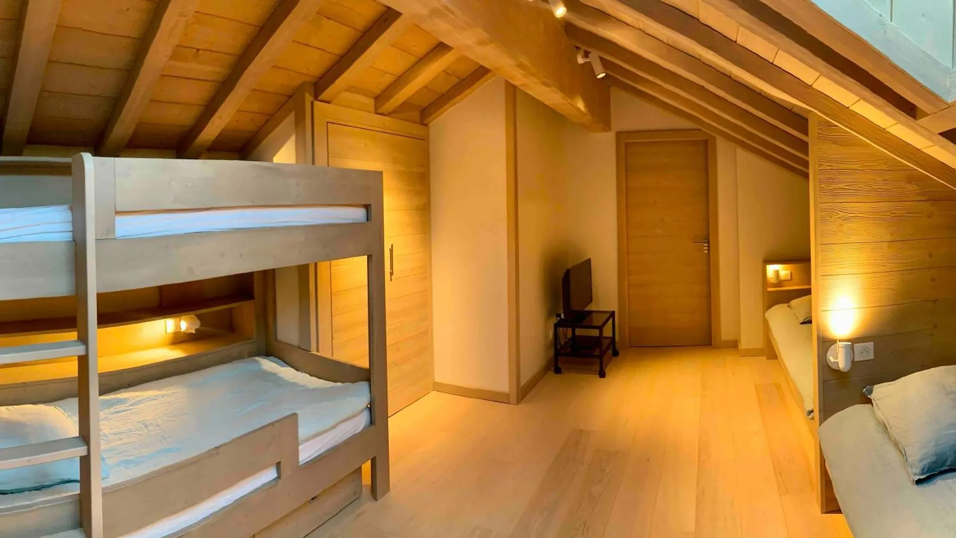 Le Chalet Sous-Toiture Nanshan : Spacieux, Lumineux Et Idealement Situe A Auron 0*,