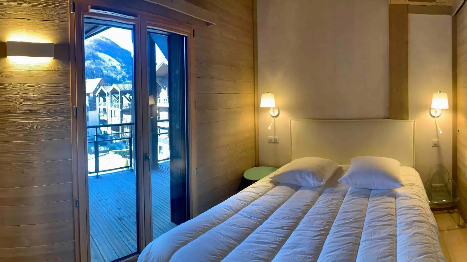 Le Chalet Sous-Toiture Nanshan : Spacieux, Lumineux Et Idealement Situe A Auron 0*,  France