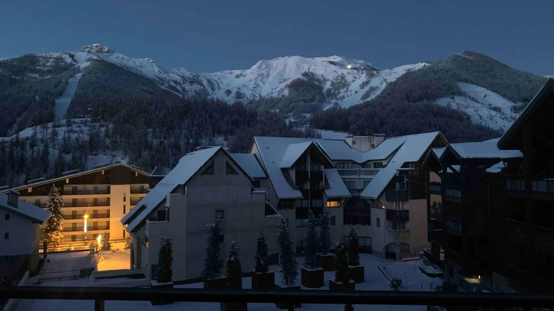 Le Chalet Sous-Toiture Nanshan : Spacieux, Lumineux Et Idealement Situe A Auron France