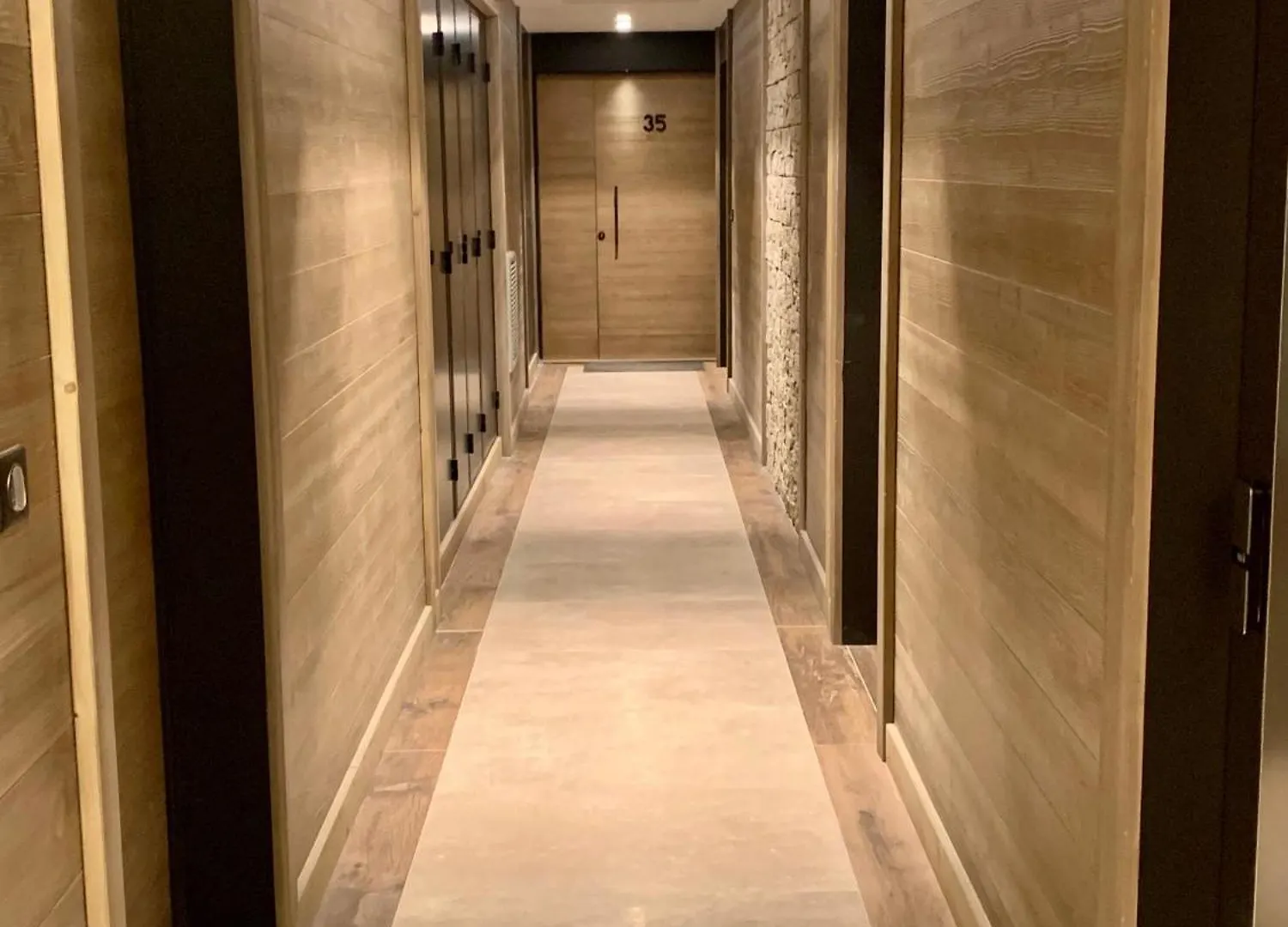 Le Chalet Sous-Toiture Nanshan : Spacieux, Lumineux Et Idealement Situe A Auron France