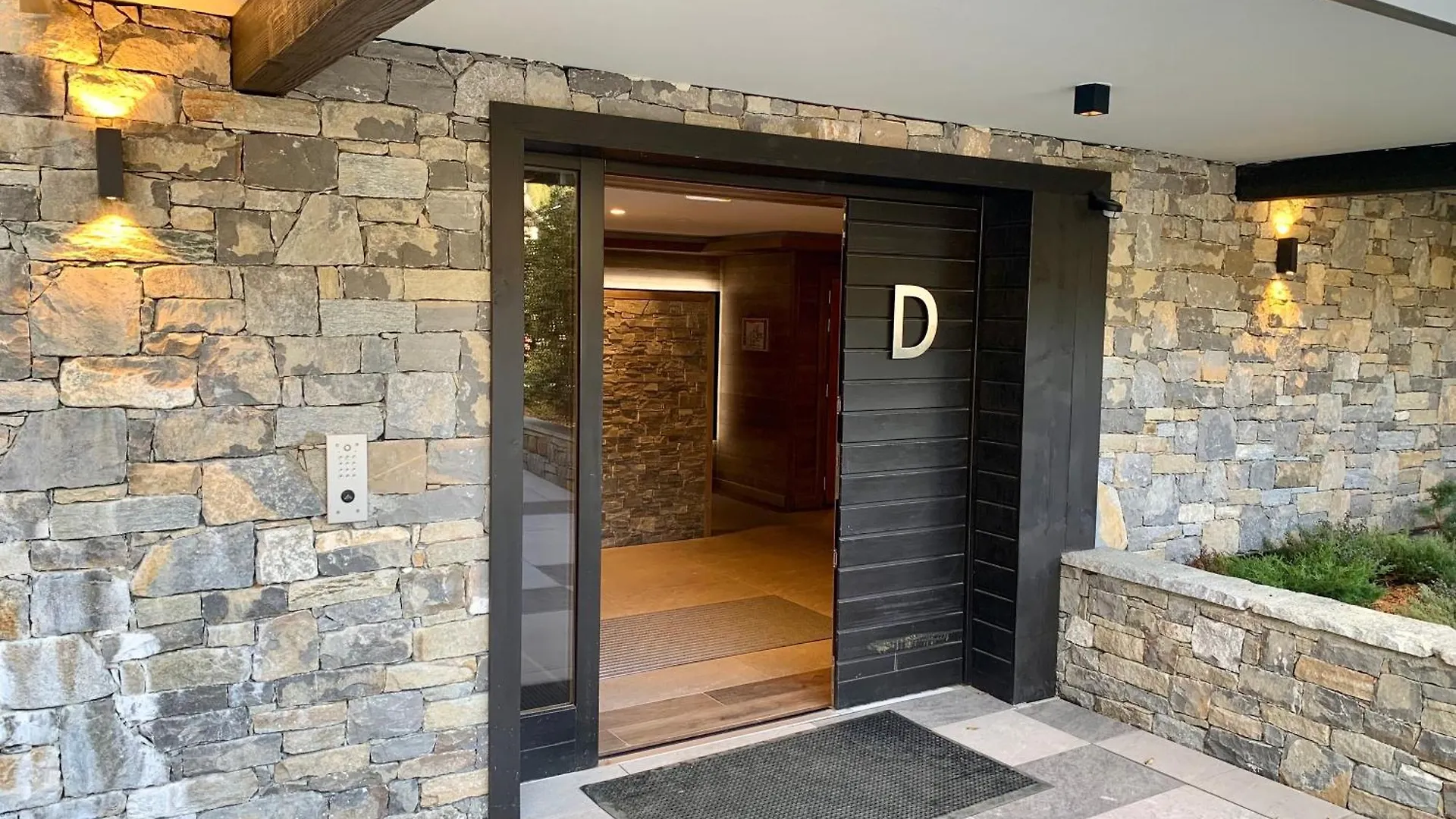Apartment Le Chalet Sous-Toiture Nanshan : Spacieux, Lumineux Et Idealement Situe A Auron France
