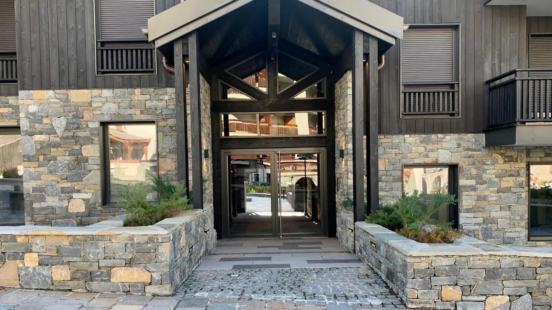Apartment Le Chalet Sous-Toiture Nanshan : Spacieux, Lumineux Et Idealement Situe A Auron